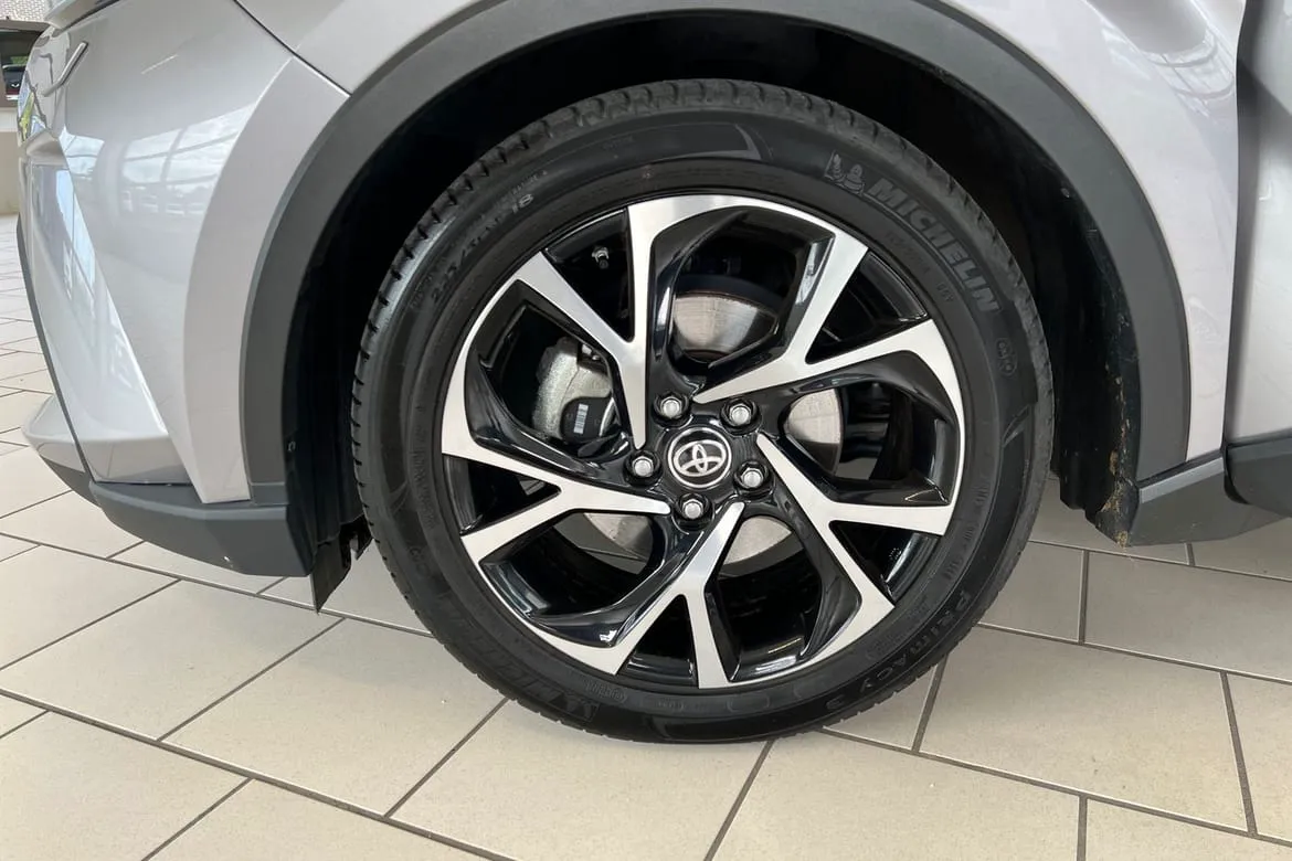Vehicle image 16