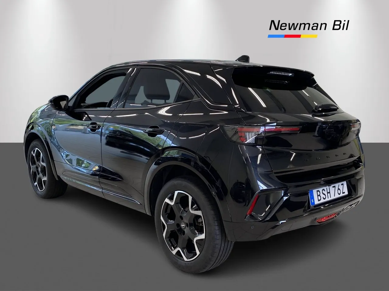 Vehicle image 5
