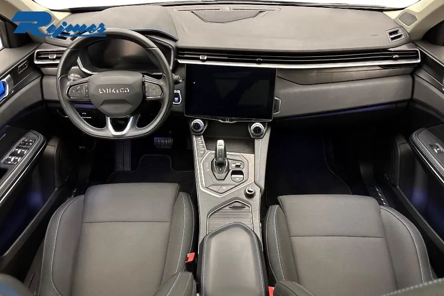 Vehicle image 6