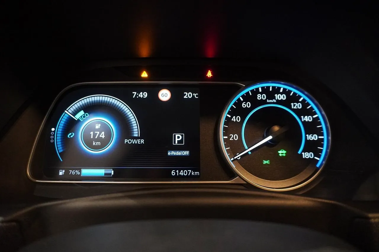 Vehicle image 10
