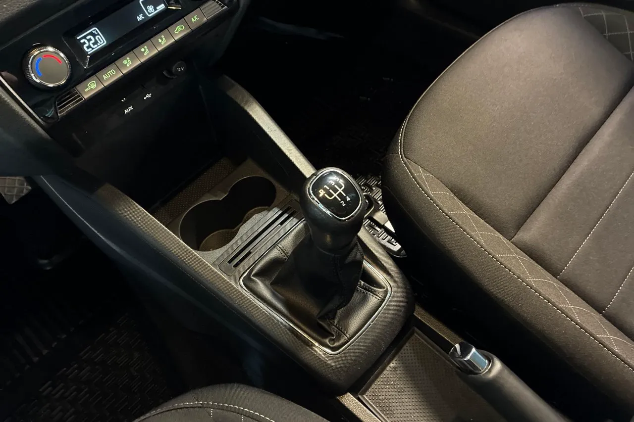 Vehicle image 21