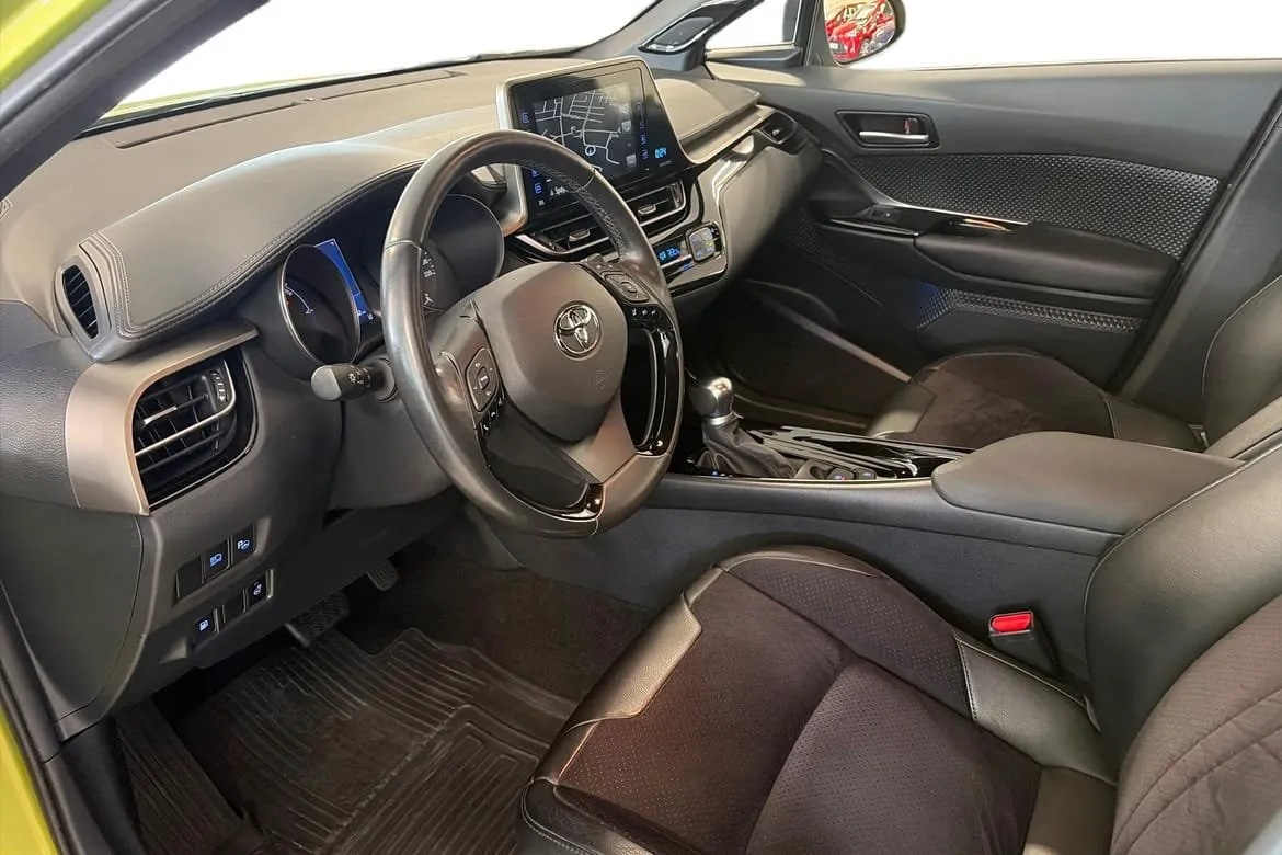 Vehicle image 10