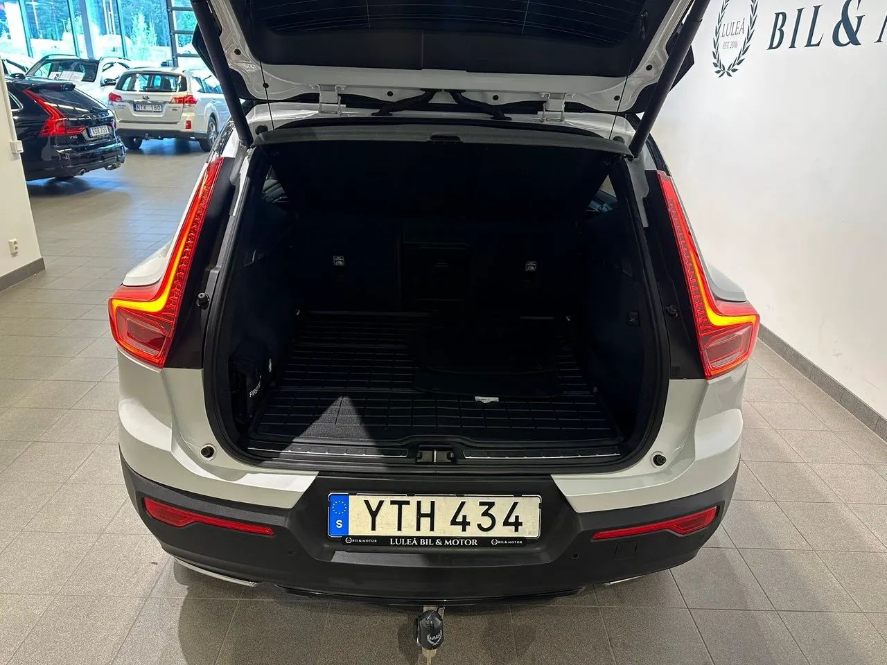 Vehicle image 9