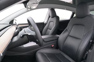 Tesla Model Y bild 8