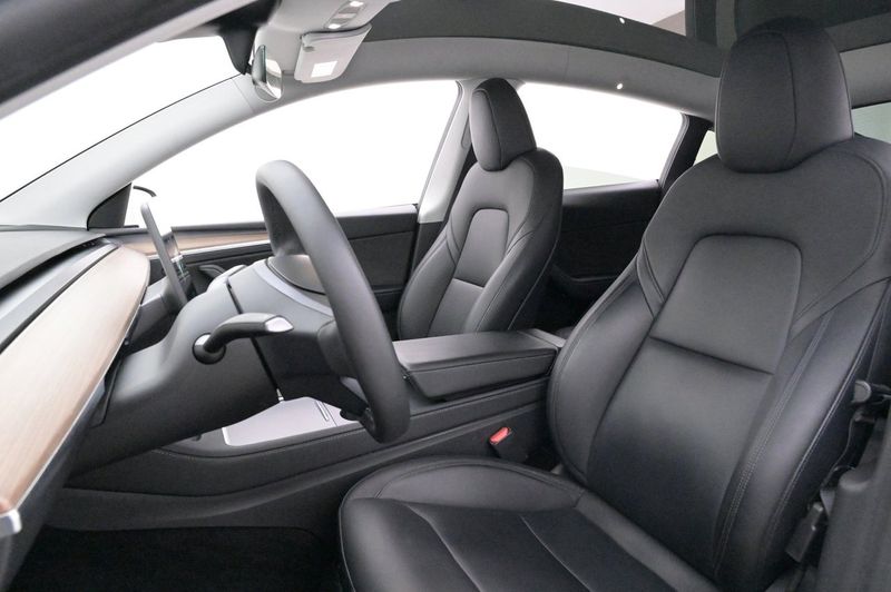 Tesla Model Y bild 8
