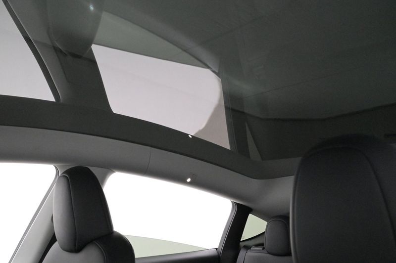 Tesla Model Y bild 19