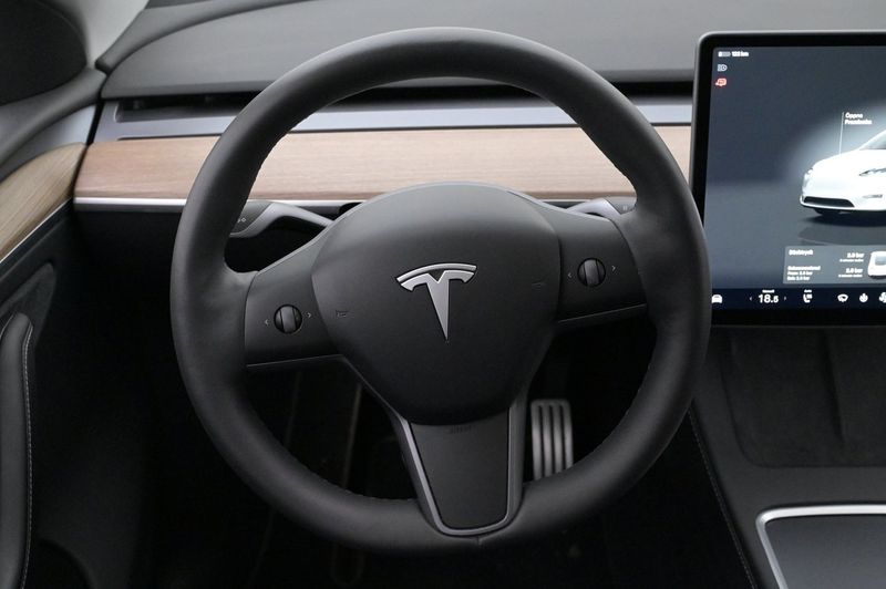Tesla Model Y bild 7