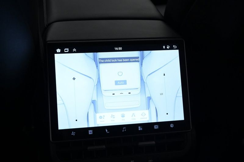 Tesla Model Y bild 21