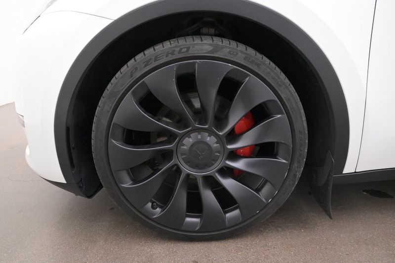 Tesla Model Y bild 27