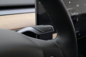 Tesla Model Y bild 8