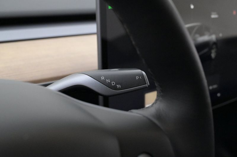 Tesla Model Y bild 8