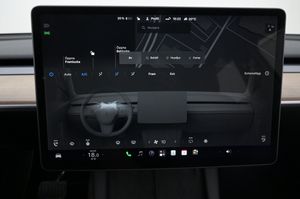 Tesla Model Y bild 15