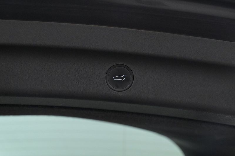Tesla Model Y bild 24