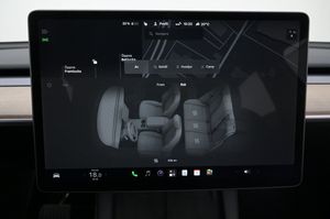 Tesla Model Y bild 16
