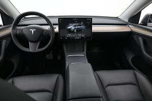 Tesla Model Y bild 6