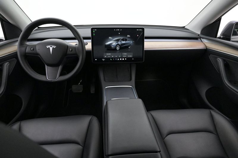 Tesla Model Y bild 6