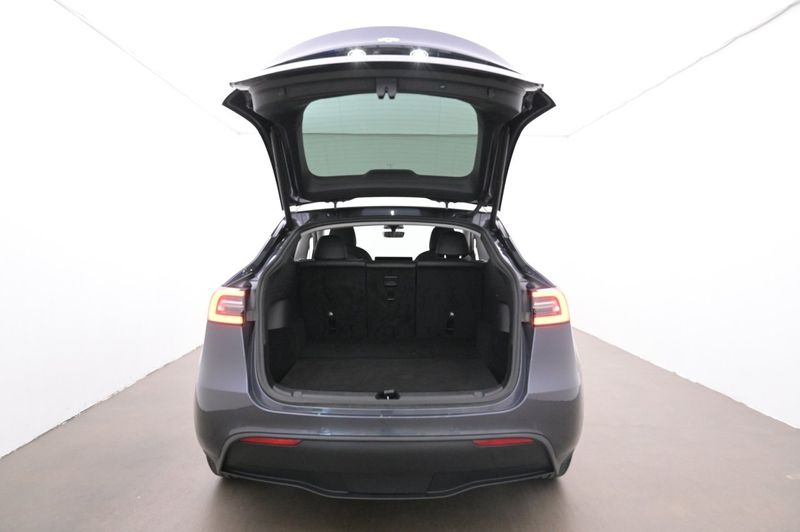 Tesla Model Y bild 23