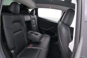 Tesla Model Y bild 22