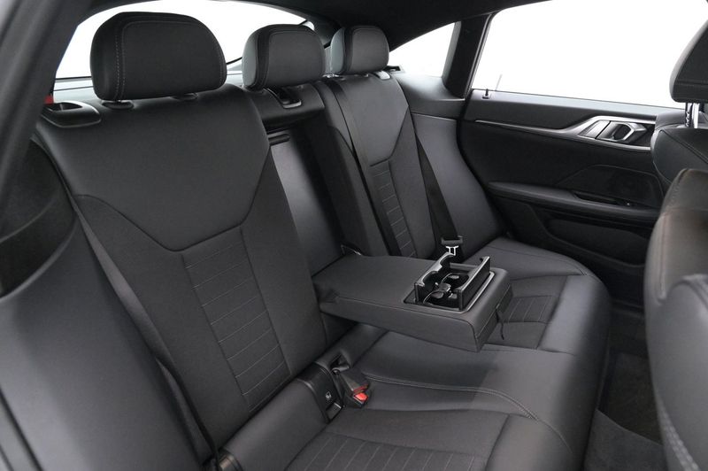 BMW i4 bild 20