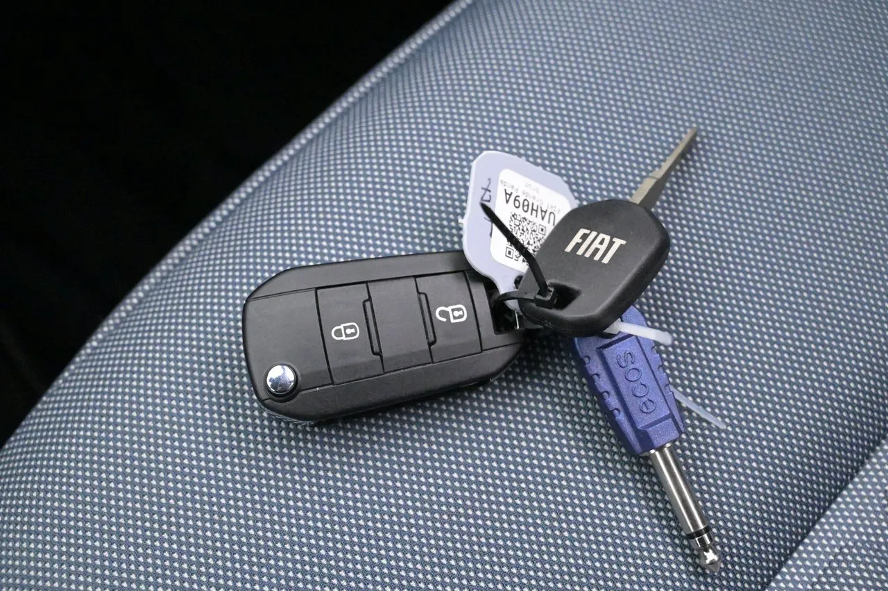 Vehicle image 20
