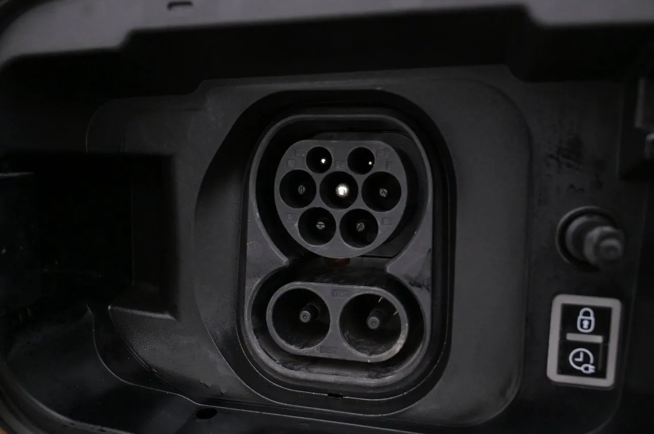 Vehicle image 23
