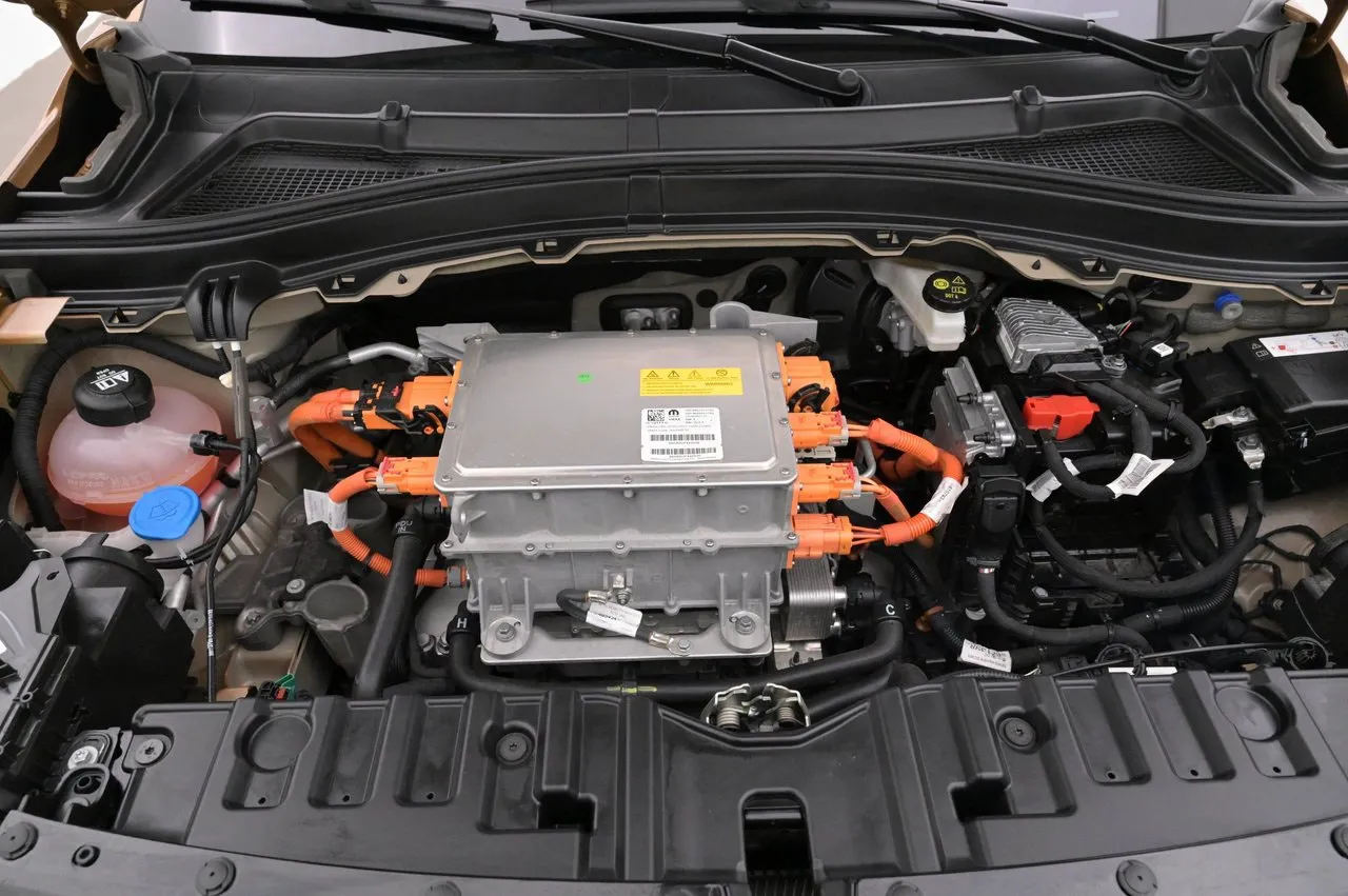 Vehicle image 25