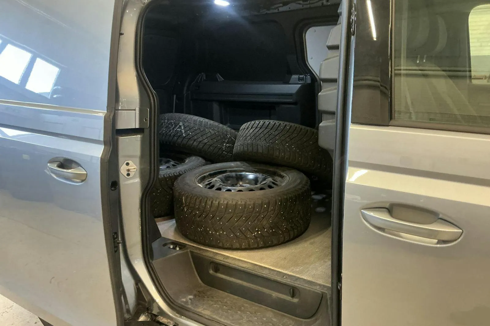 Vehicle image 7