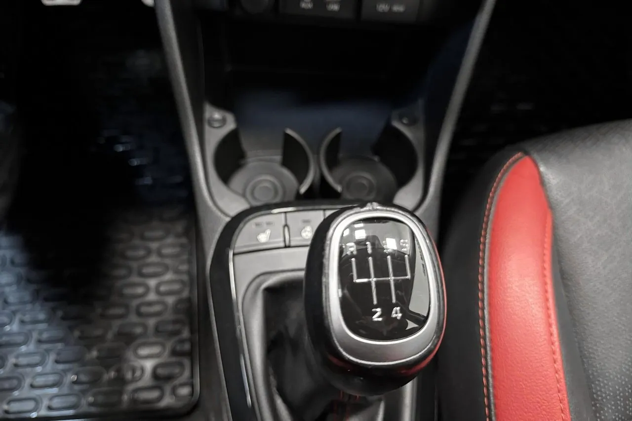Vehicle image 16