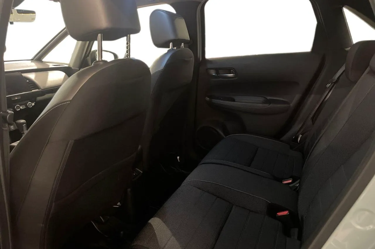 Vehicle image 18
