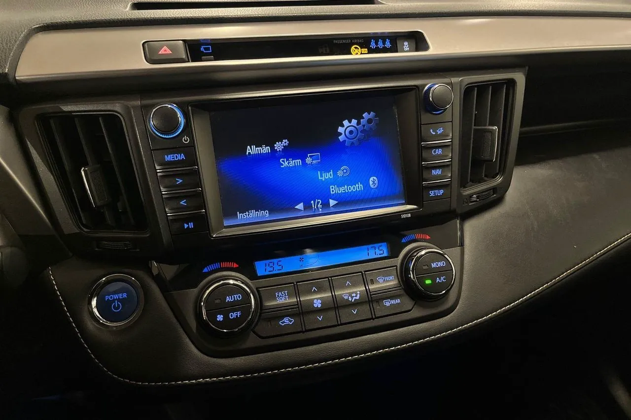 Vehicle image 16