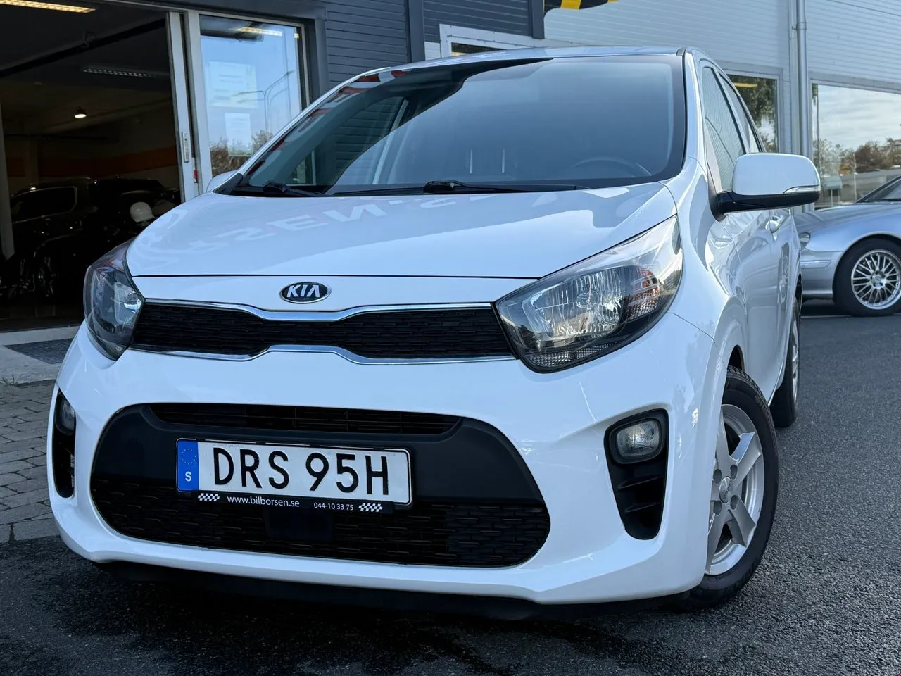 Vehicle image 9