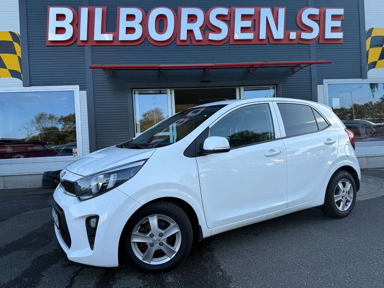Vehicle image 10