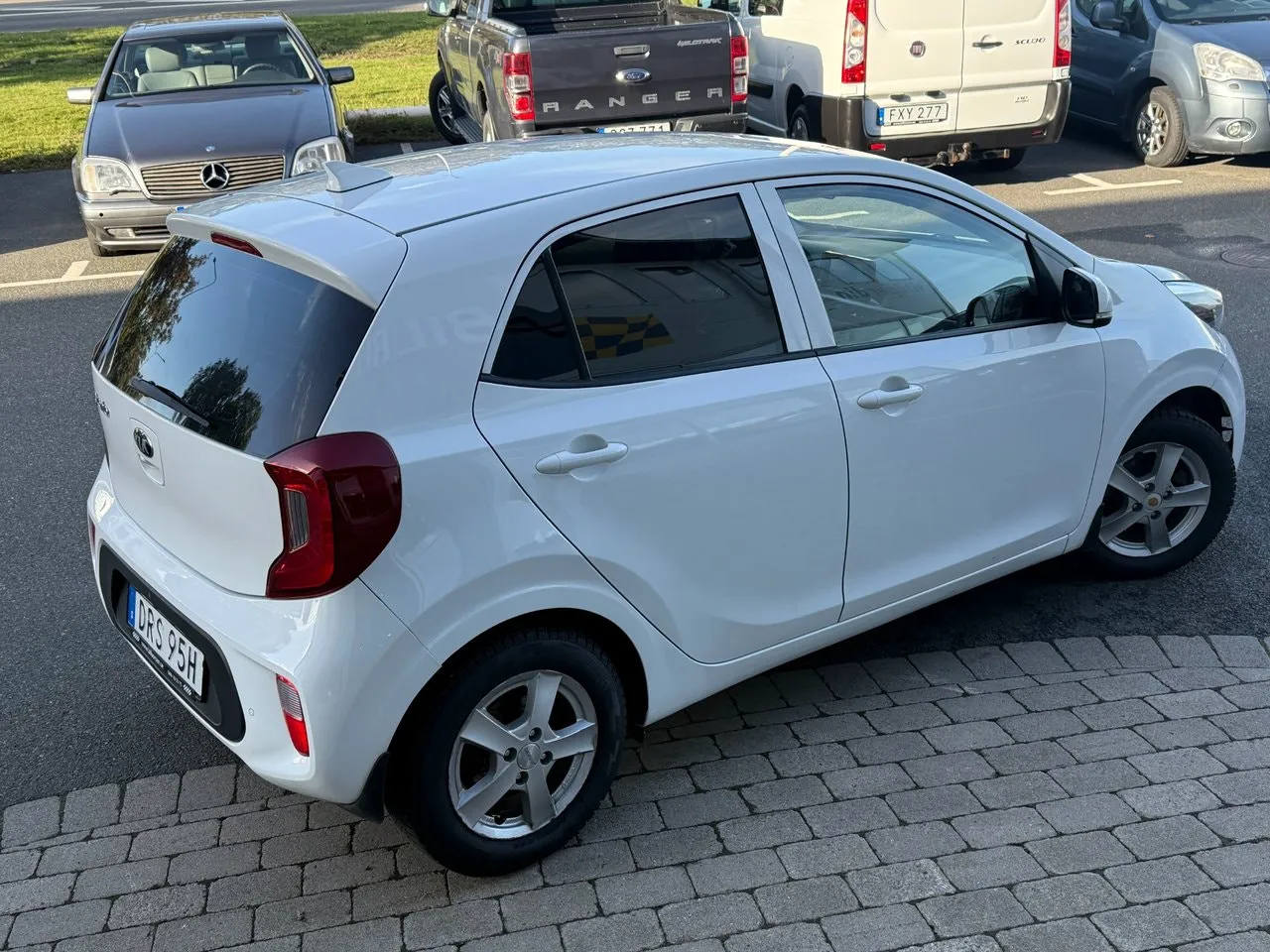 Vehicle image 7