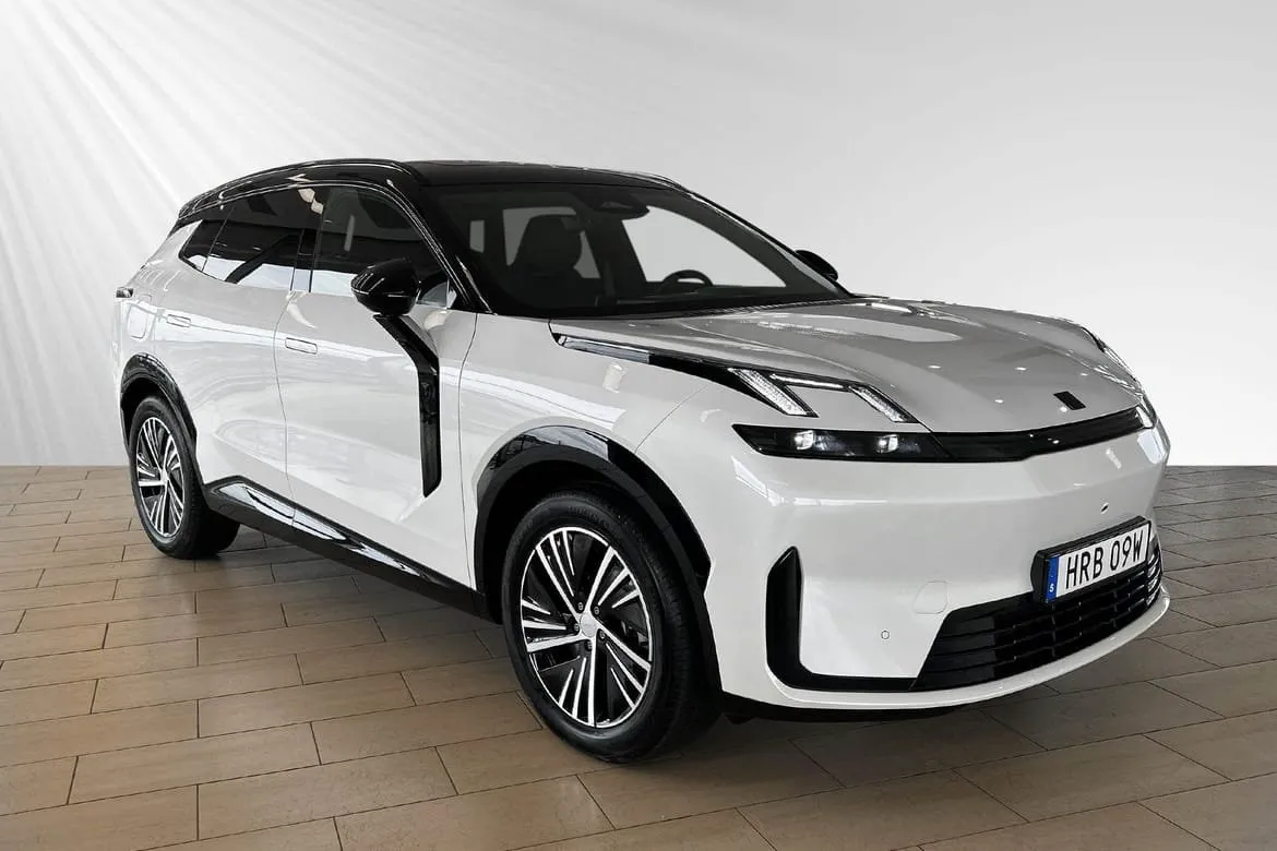 Vehicle image 4