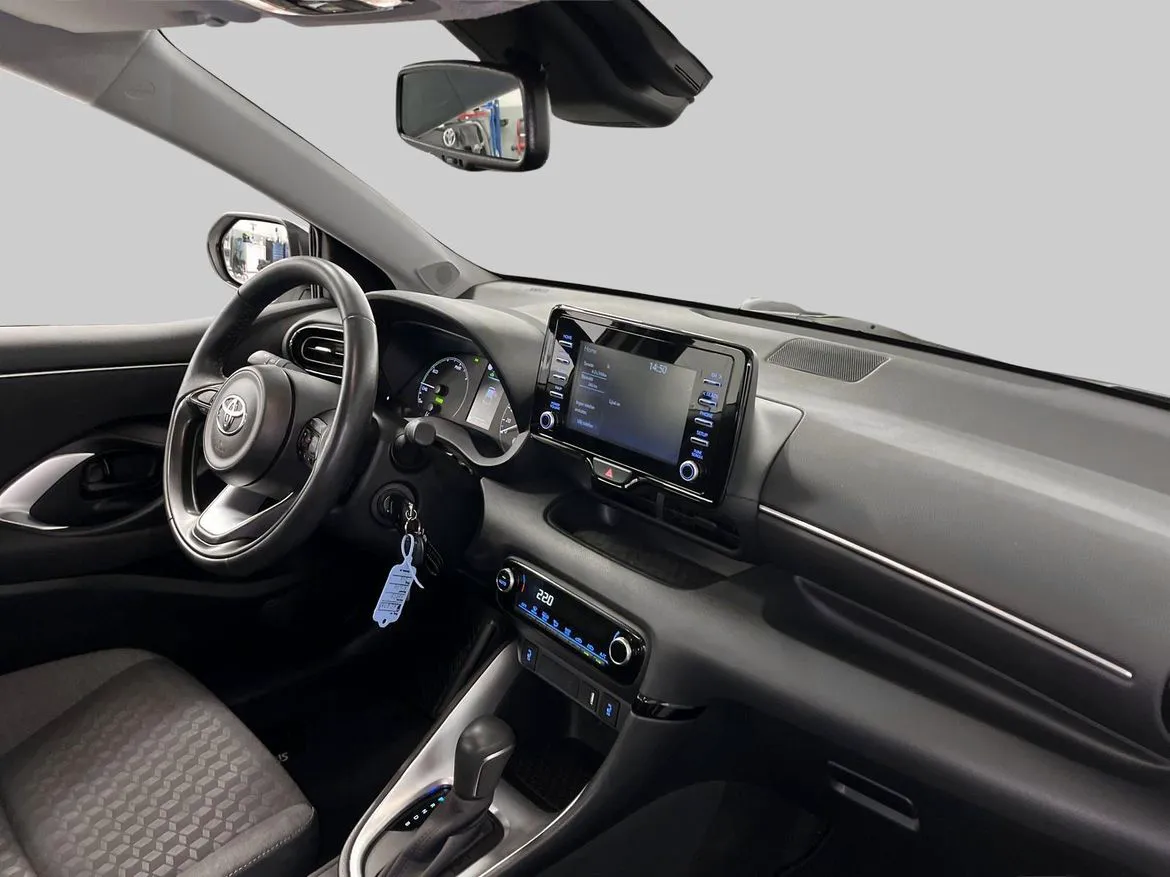 Vehicle image 8