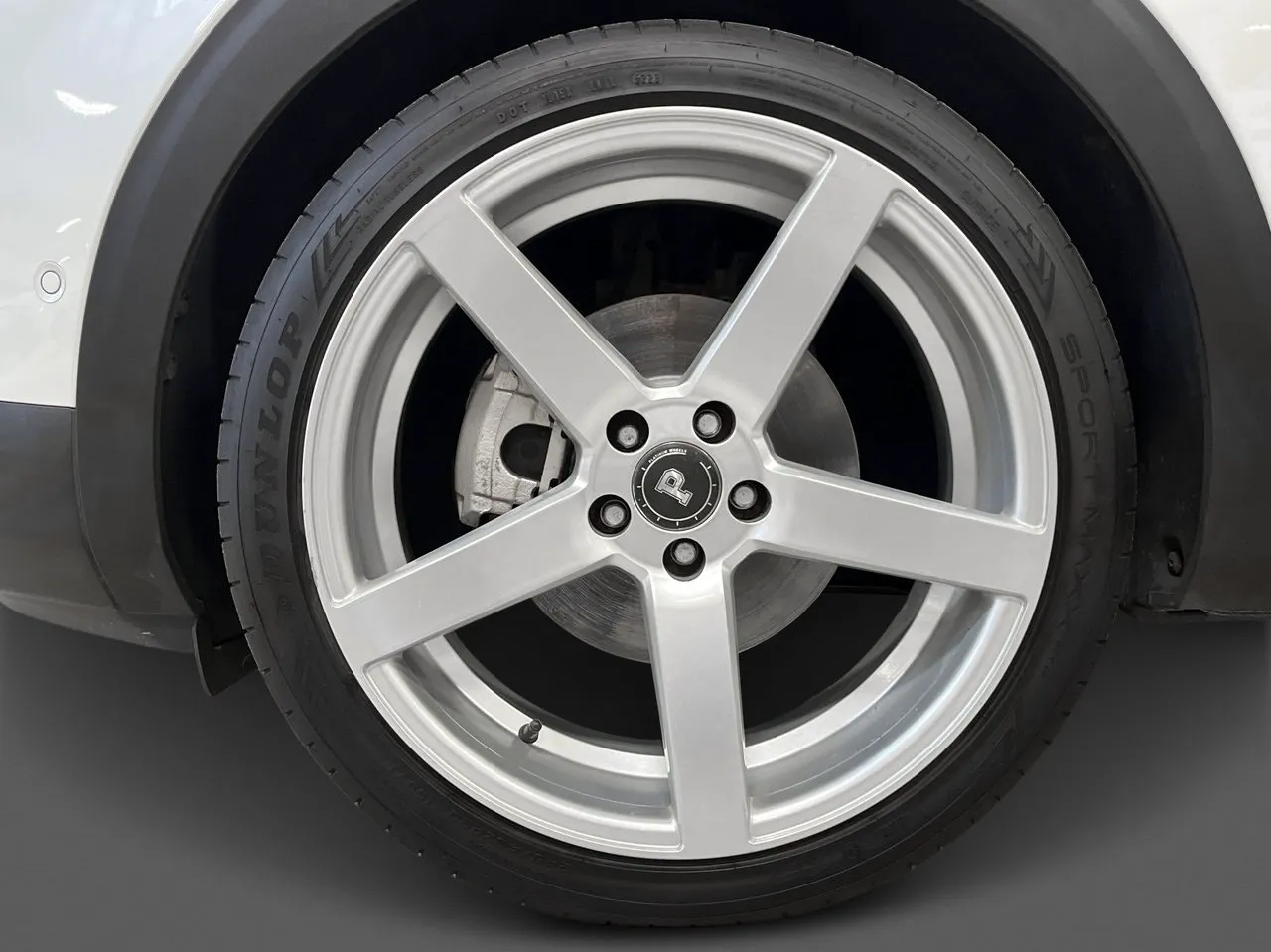 Vehicle image 18