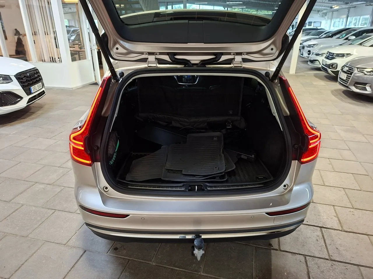 Vehicle image 14