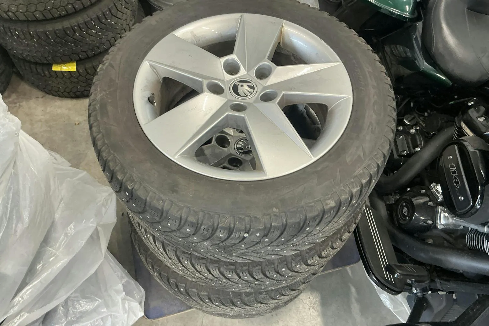 Vehicle image 13