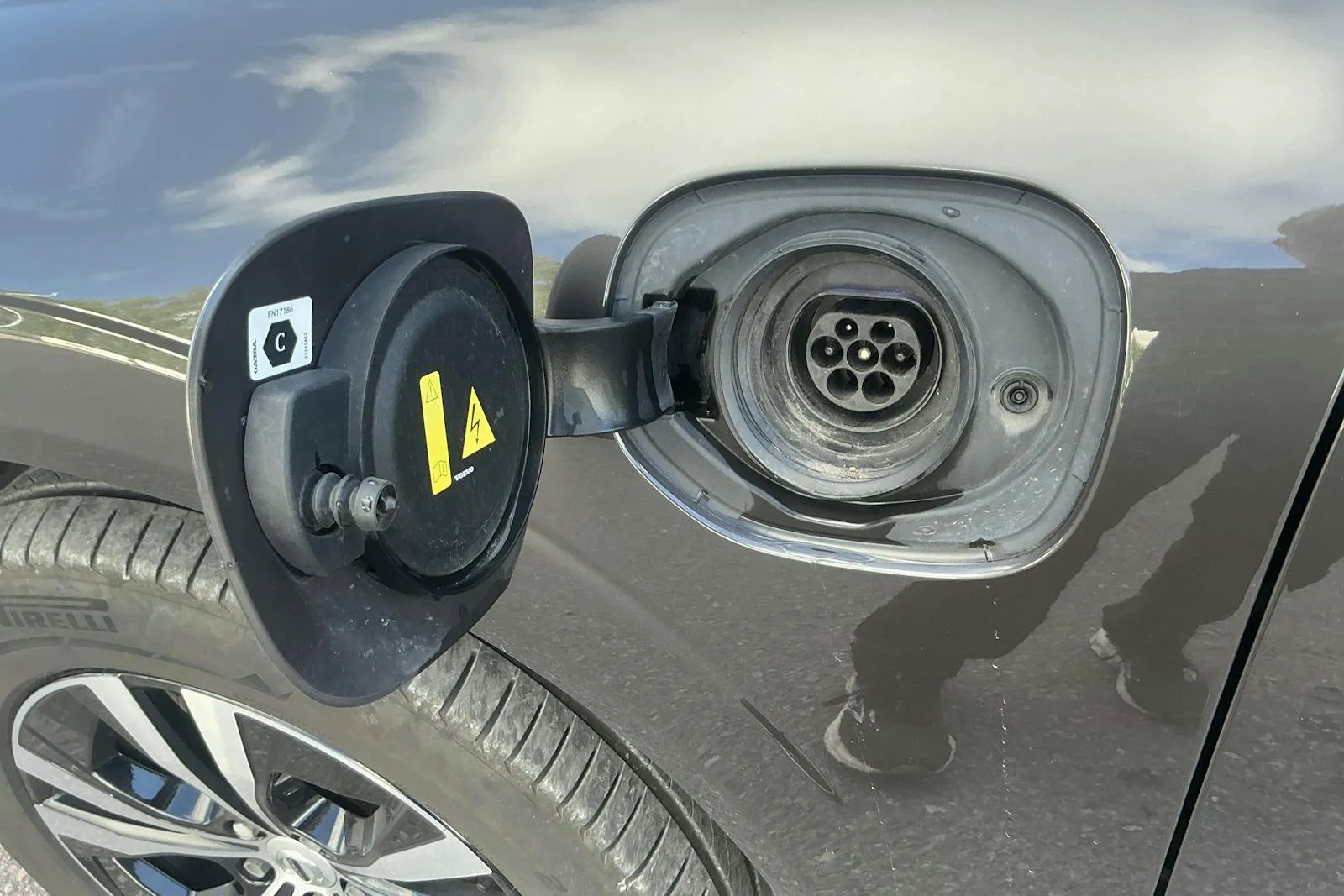 Vehicle image 16