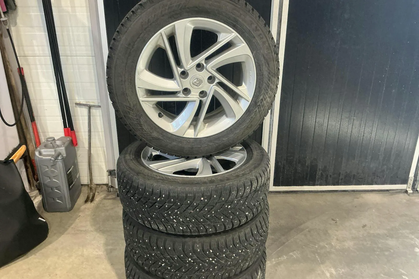 Vehicle image 13