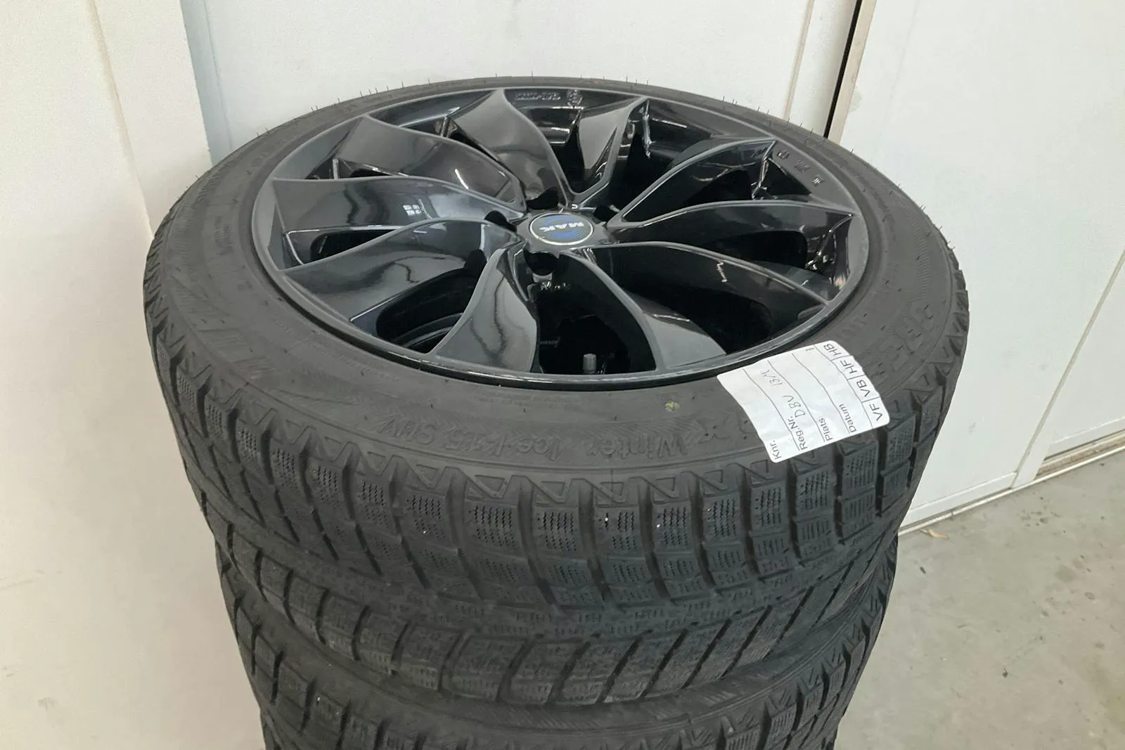 Vehicle image 16