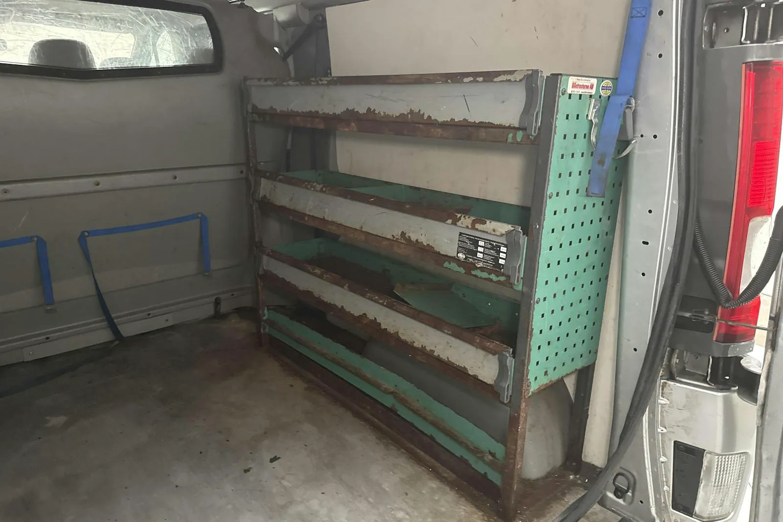 Vehicle image 10