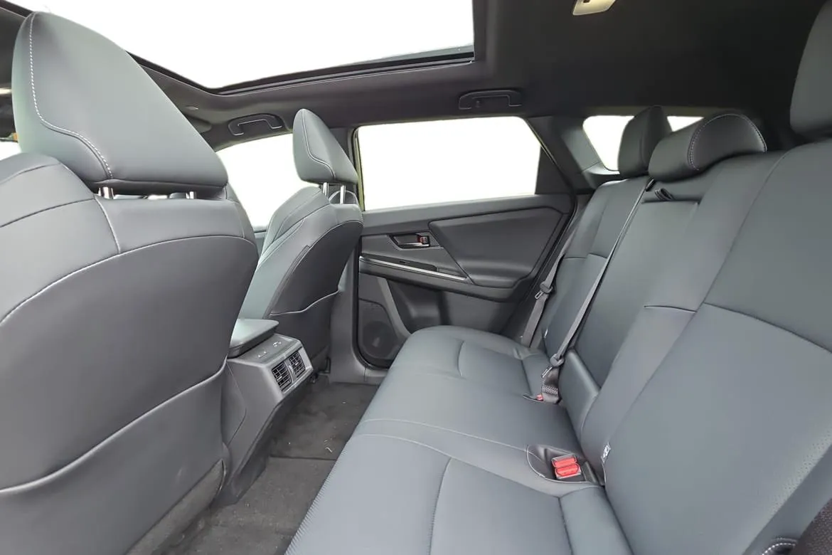 Vehicle image 19
