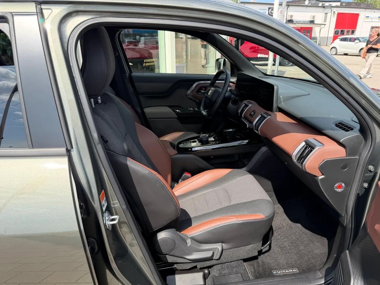 Vehicle image 8