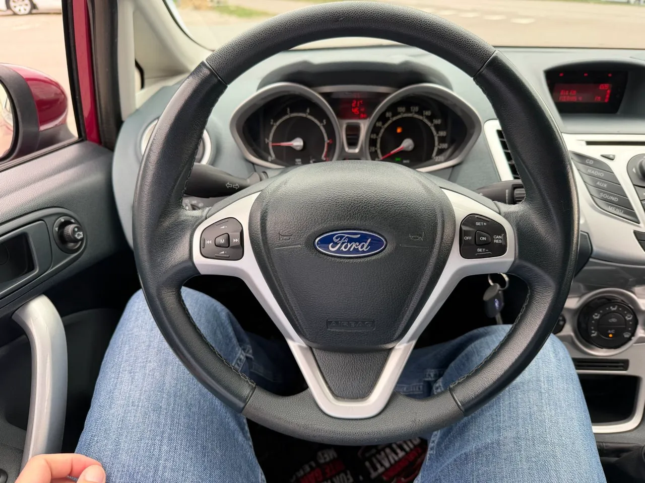 Vehicle image 15