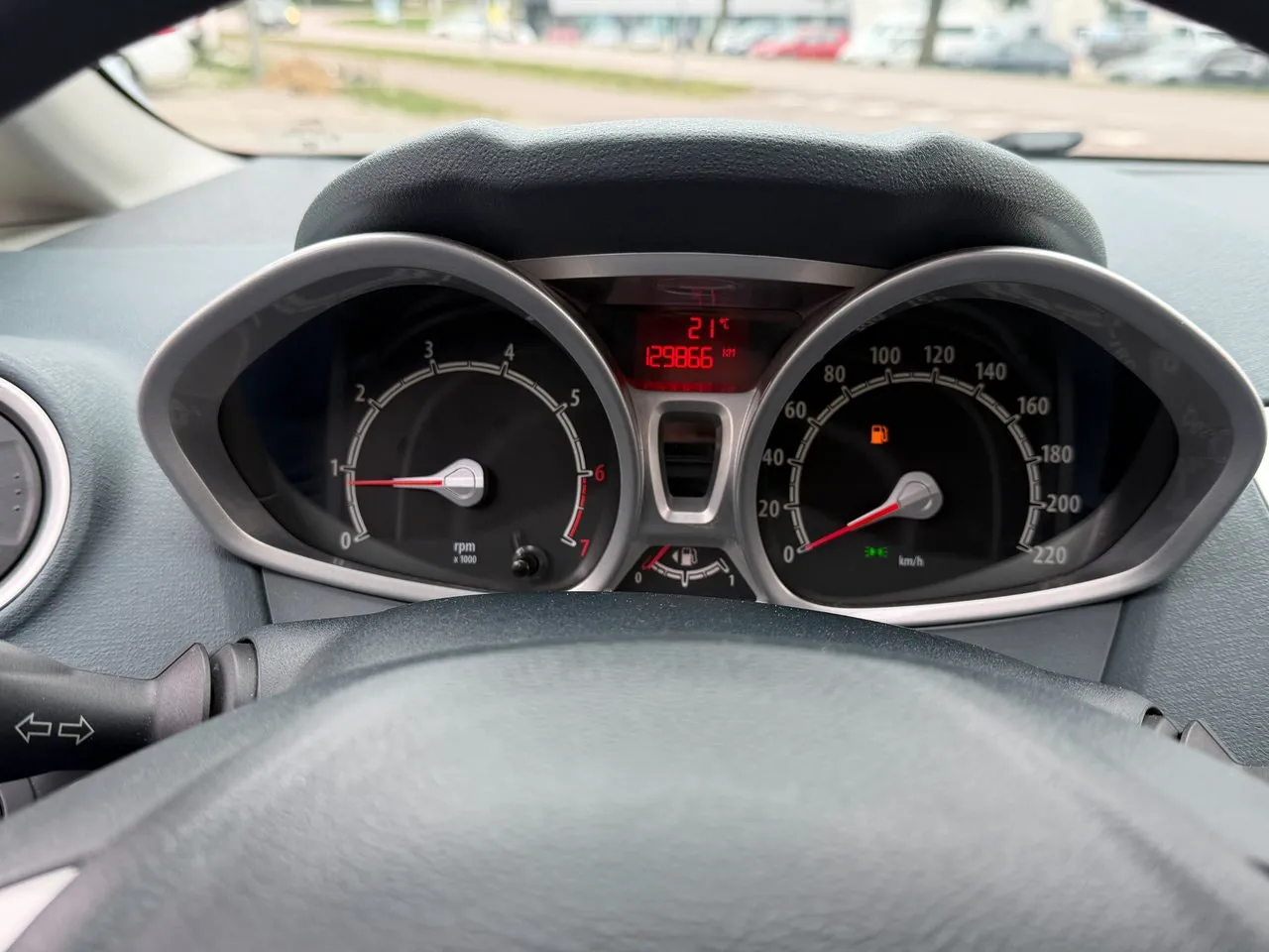 Vehicle image 16