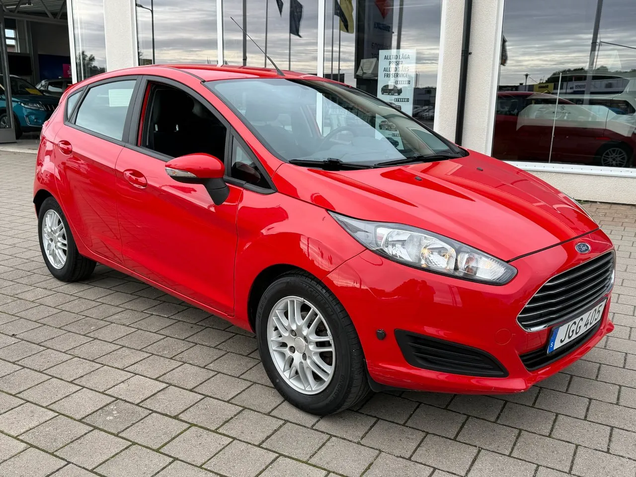 Vehicle image 4