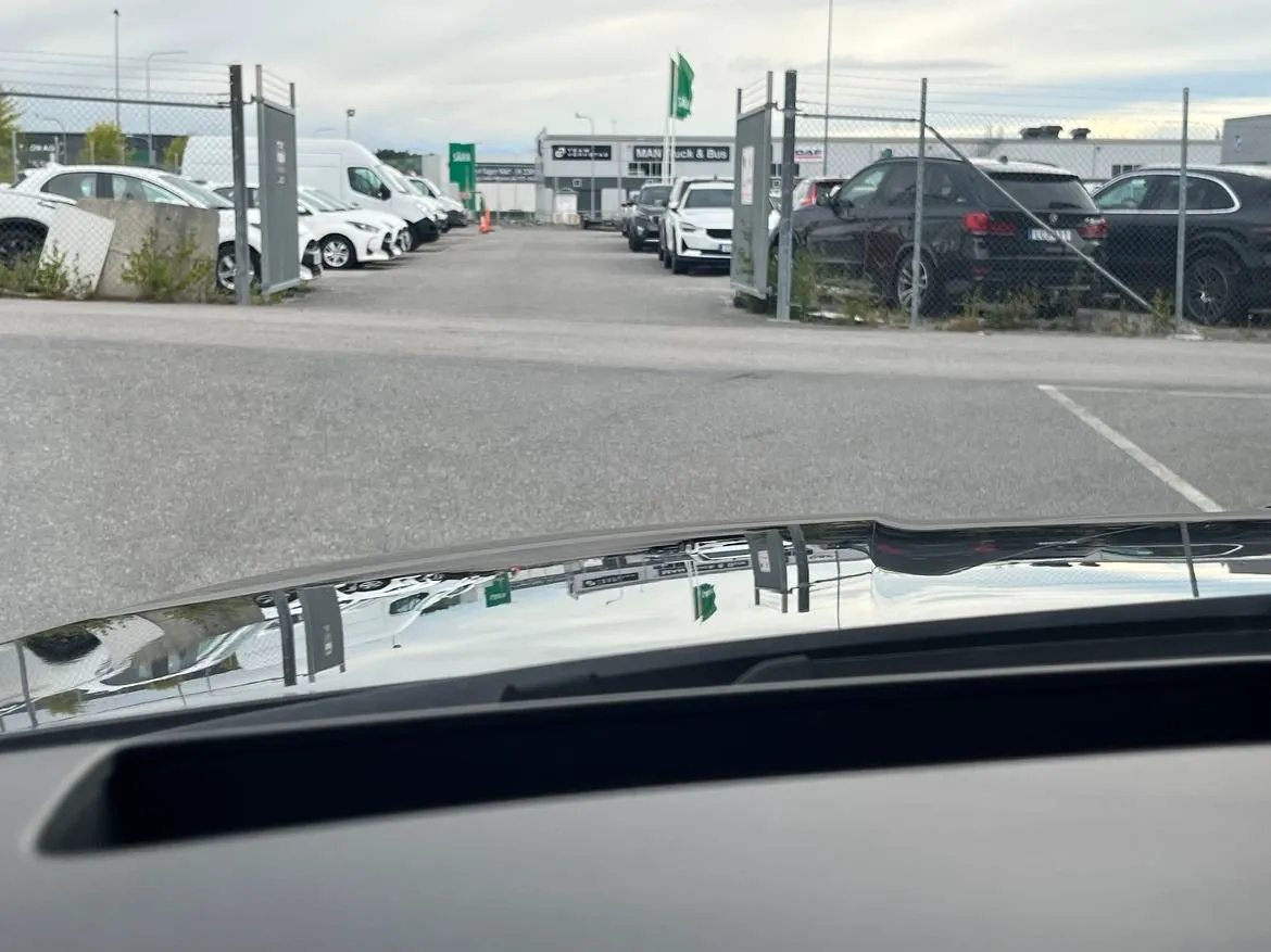 Vehicle image 27
