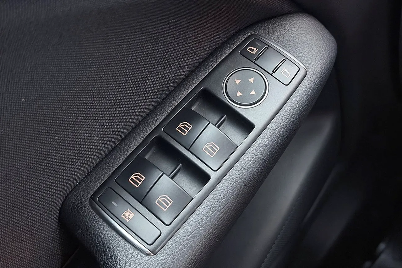 Vehicle image 28
