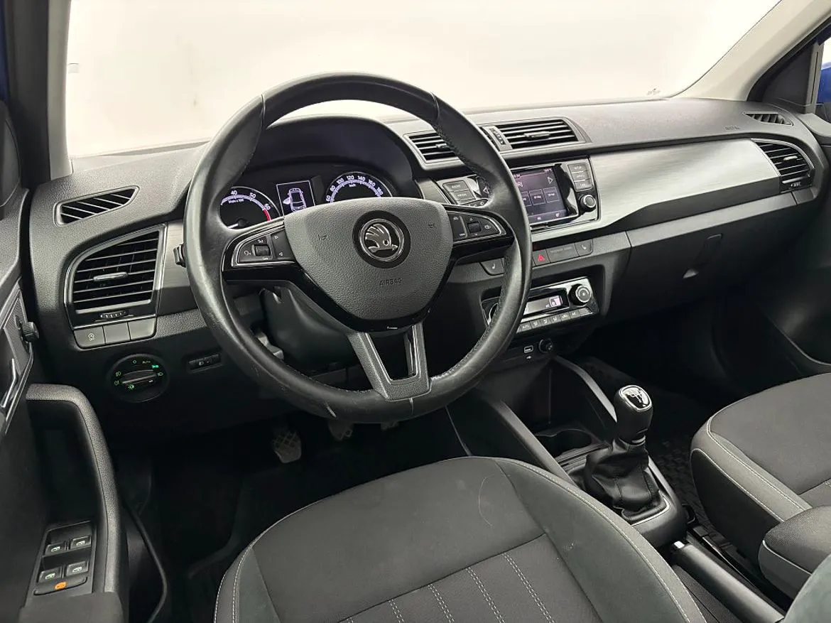 Vehicle image 18